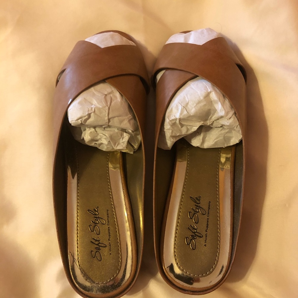 Soft Style slides. Size 9 wide. NWT.